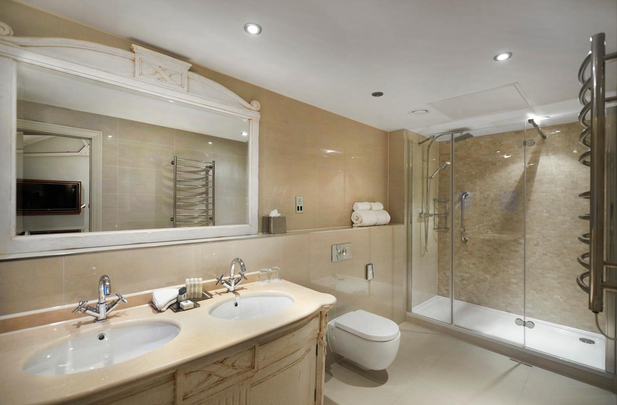 Doubletree By Hilton & Отель
